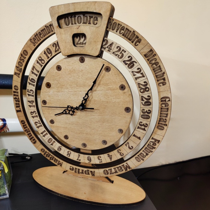 Orologio da tavolo con calendario perpetuo